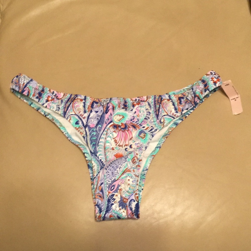 NWT Victoria’s Secret itsy bikini bottom M